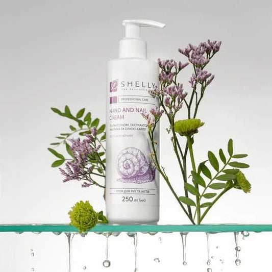 HAND AND NAIL CREAM With allantoin, snail extract and shea oil 250 ml