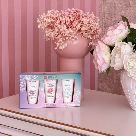 SHELLY HAND CREAM SET Triple-action hand care set for silky smooth and healthy hands